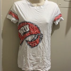 Leah~Women’s medium sized Wku tee